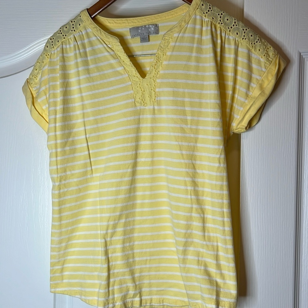 Carolyn Taylor V-neck Shirt - Yellow and white - Small